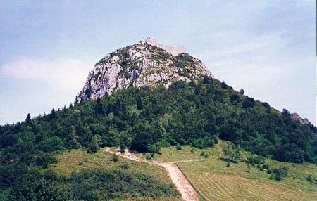 Le pog et la ruine du château cathare de Montségur (Ariège), France, Citadelle du vertige et Haut-lieu d'énergie